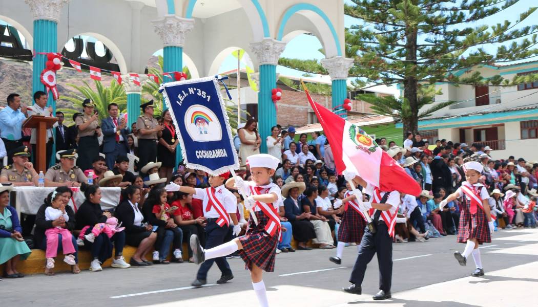 Desfile cívico por el 205.° aniversario de la Independencia del Perú